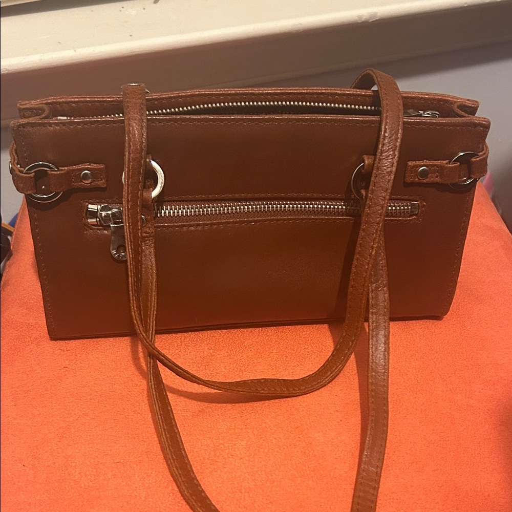Cute Wilsons Leather Tan hand / shoulder Bag